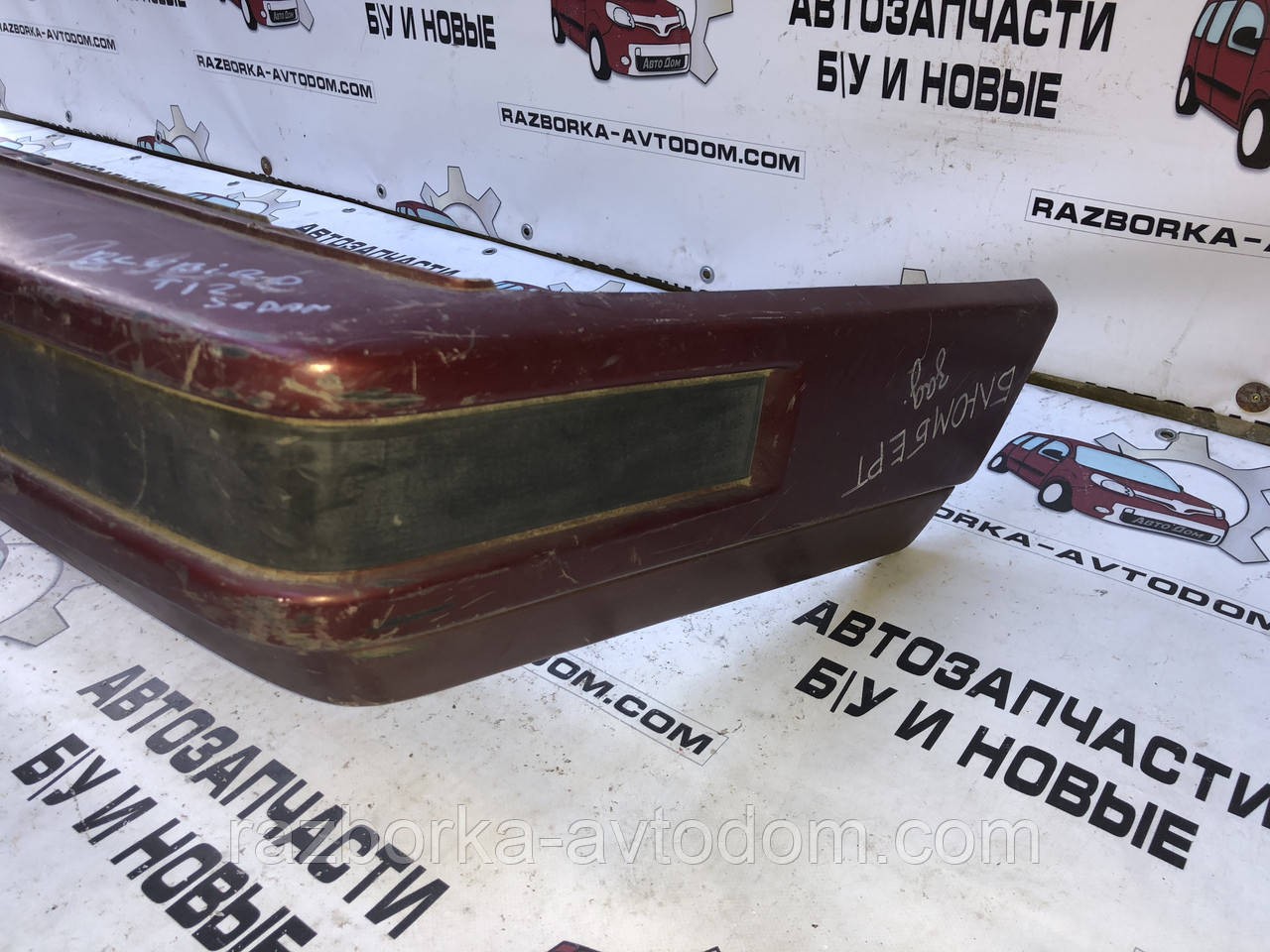 Бампер задній Nissan Bluebird T12/T72 (85-90) 85210-D4400