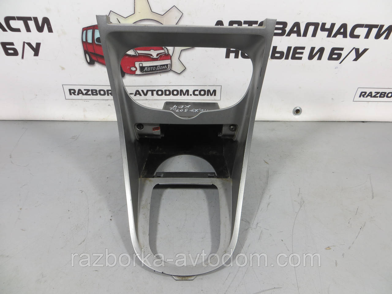 Консоль торпеди центральна Peugeot 307 (2001-2008) ОЕ: 215019