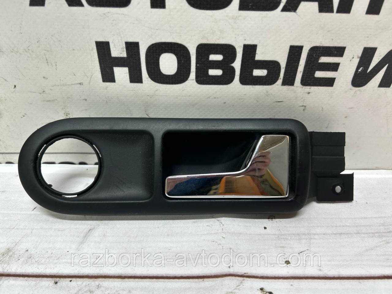 Ручка внутрішніх задніх правих дверей VW Passat B5 (96-05), Golf 4, Bora OE:3b0839114
