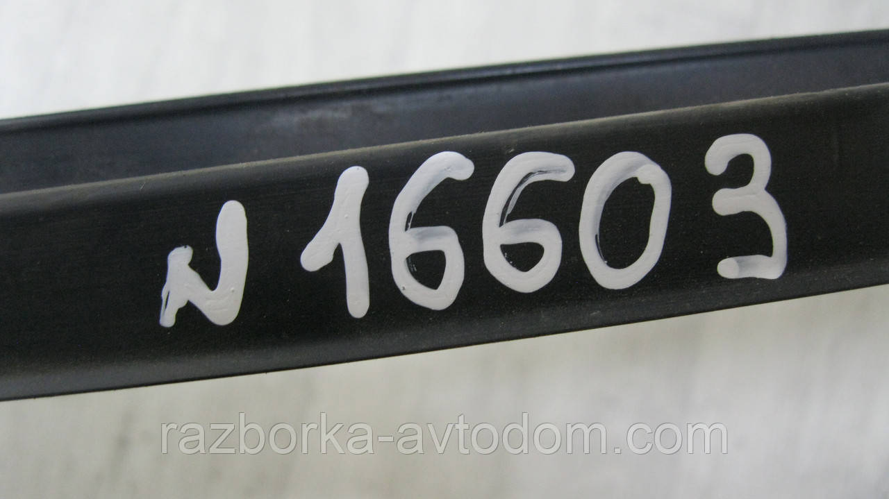 Ущільнювач скла дверей передньої правої/лівої Ford Transit (2006-2014)
