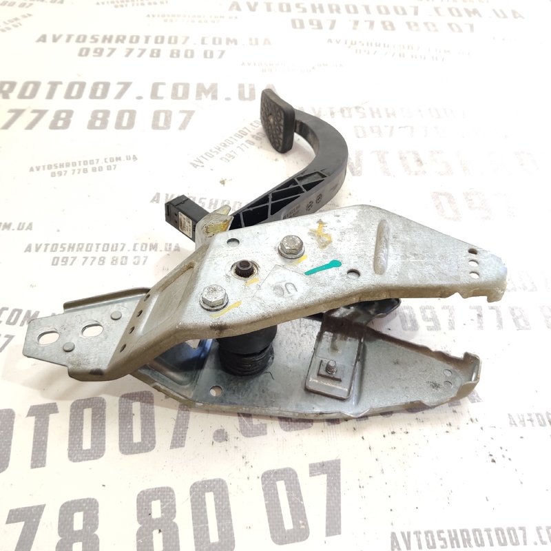 Педаль щеплення Opel Astra G (97-09) 2.0D 90590574