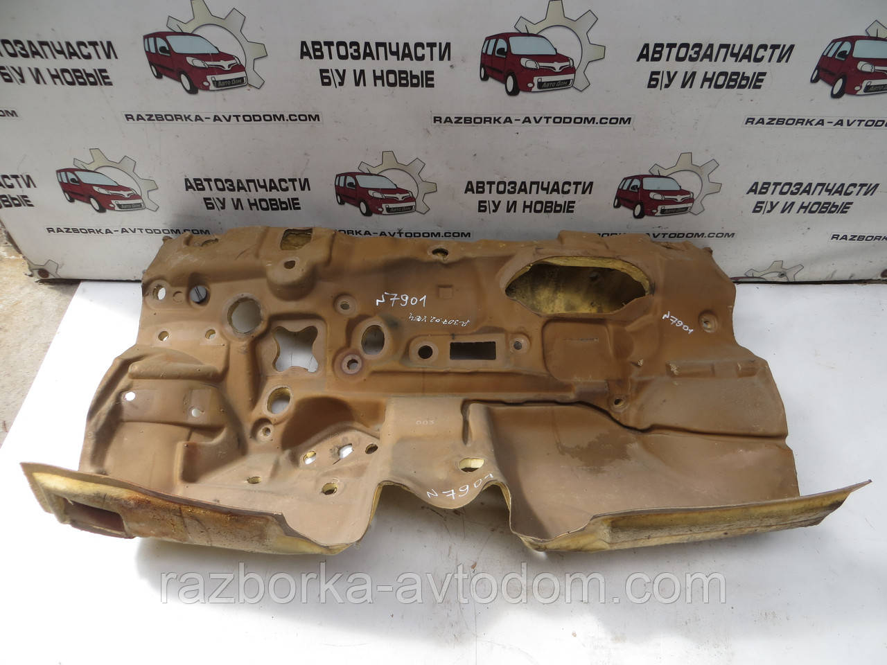Шумоізоляція (звукоізоляція) під торпедою в салоні Peugeot 307 (2001-2008) ОЕ: 7481AW