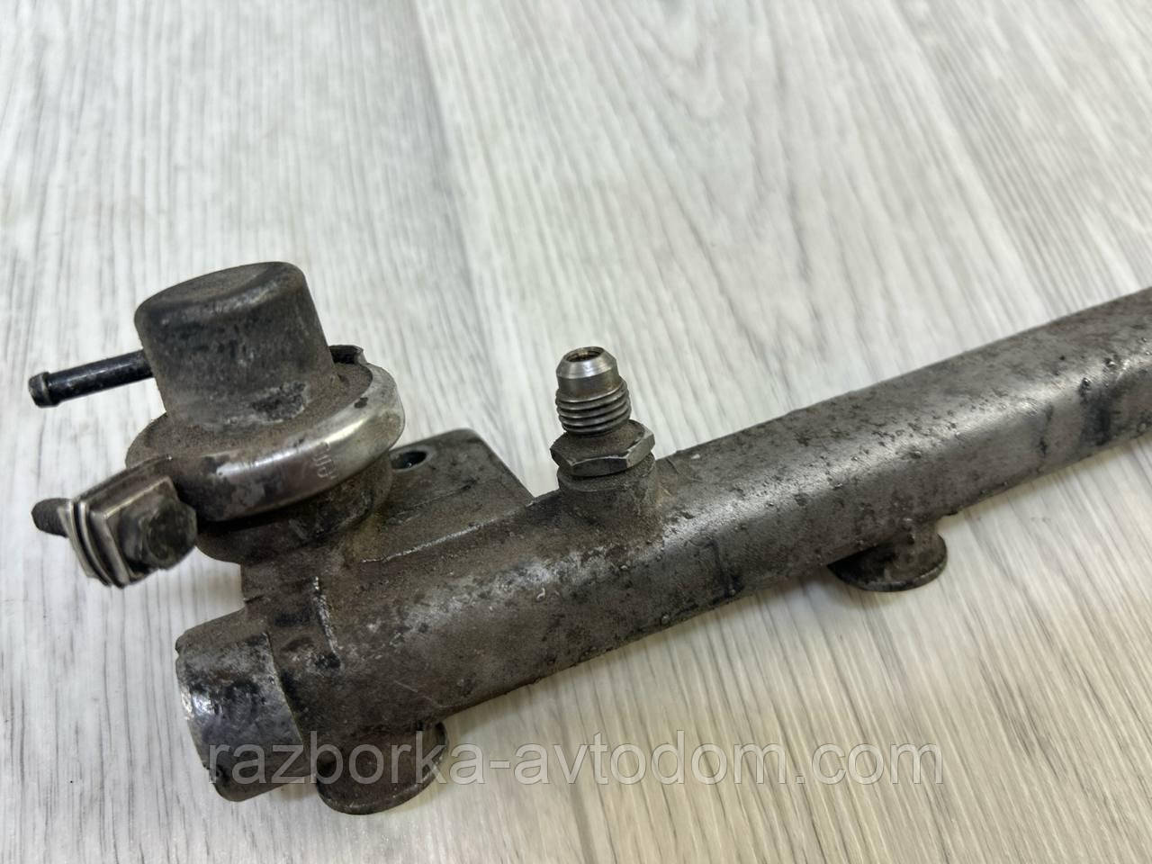 Паливна рампа/рейка форсунок (з датчиком) 2,0i Opel Omega B (93-03) OE:90411551