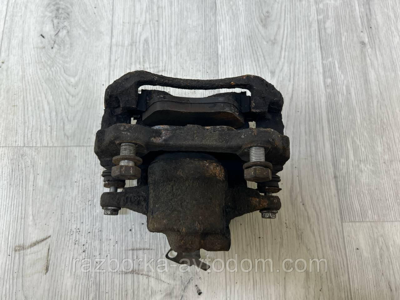 Суппорт передній лівий Peugeot Bipper (07-16), Fiat Fiorino (07-), Citroen Nemo (07-) OE:4401P6