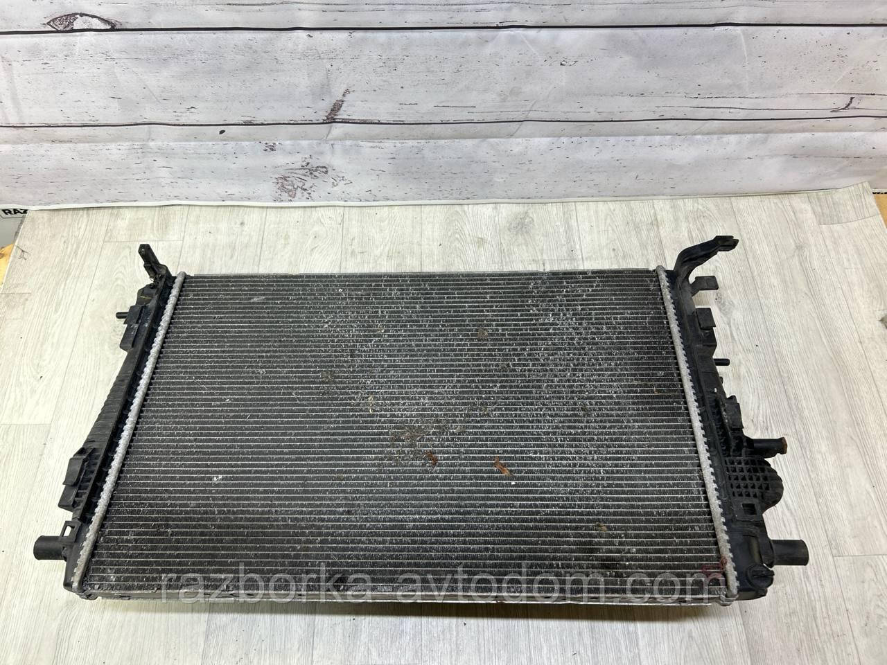 Радіатор охолодження Renault Scenic 3, Grand Scenic 3 OE:214101448R