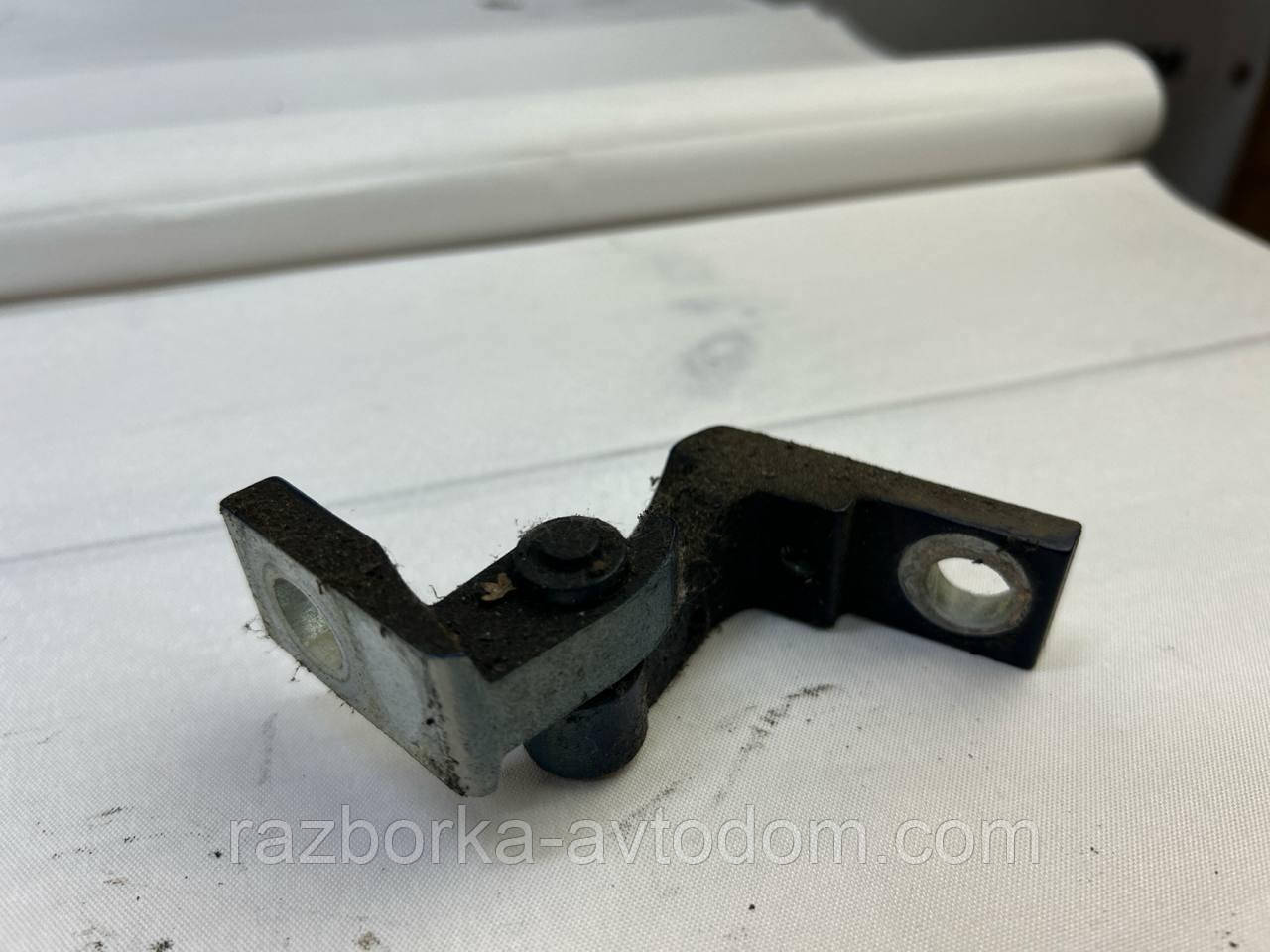 Петля/Завіса дверей задньої правої (верхня) універсал VW Passat B5 (96-05) OE:3B4833402E