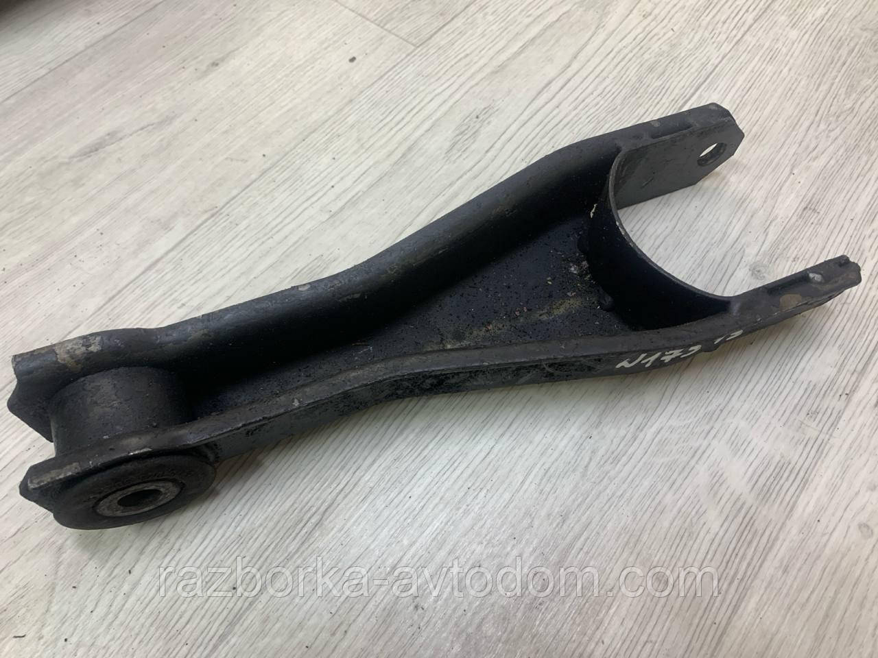 Опора (подушка) двигуна задня Mercedes Vito W638 (1996-2003), OE: A6382420209