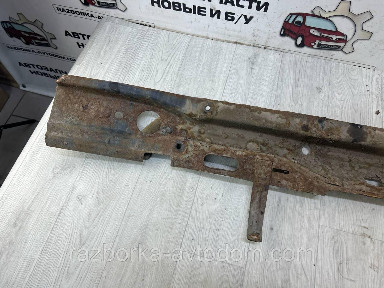 Підсилювач бампера заднього седан Opel Omega B (93-99) 2,0i 16V OE:90458259