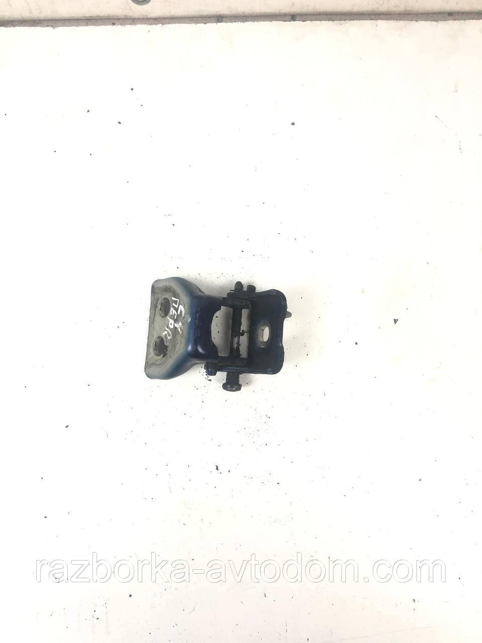 Петля дверей передня права верхня Citroen C4 (04-08) OE: 9037 A0