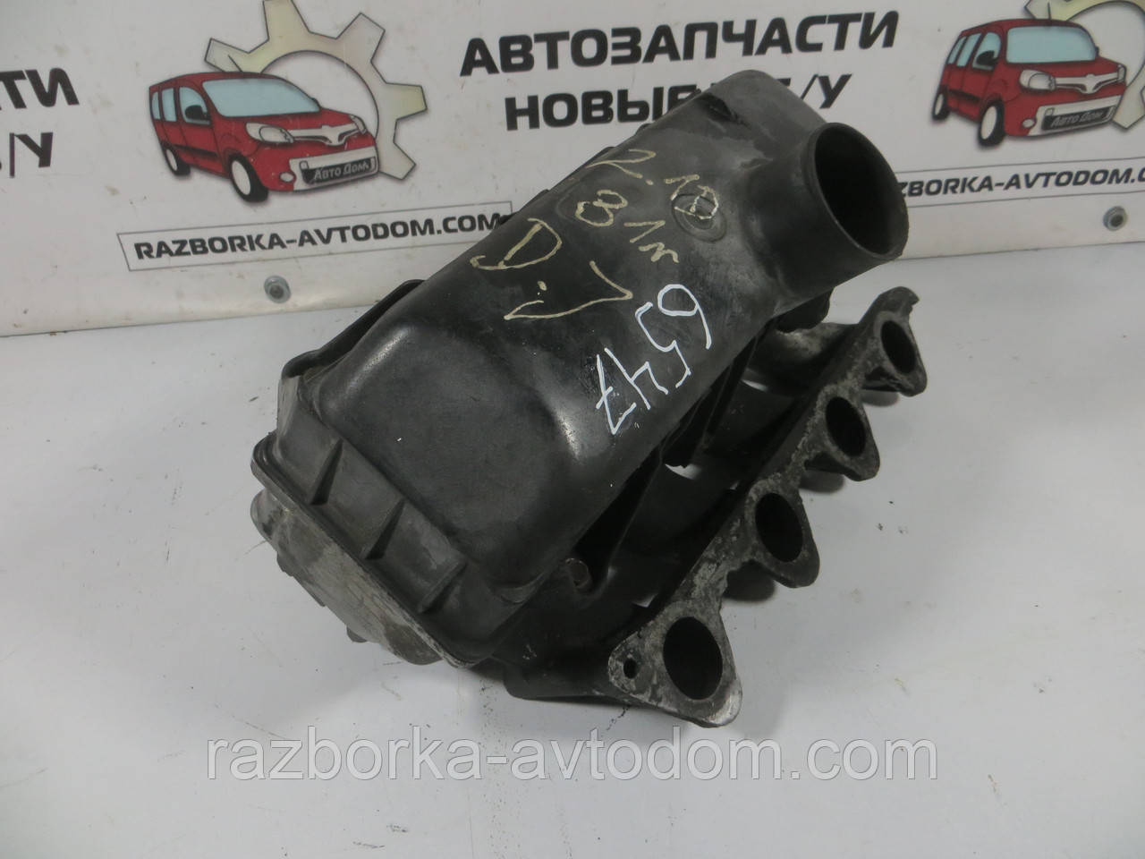 Впускний колектор із корпусом повітряного фільтра Renault Trafic 2.1D (1980-2000) ОЕ: 770598324