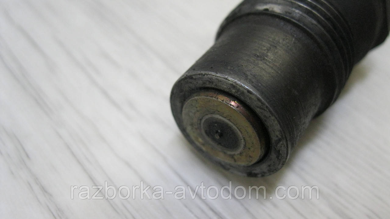 Форсунка дизельна VW Transporter T4, LT 28-35, LT 40-55 1.9/2.4D OE: 068130202 фото 2