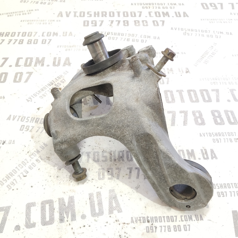 Цапфа Audi A4 B8 (07-15) 2.0 TDI задня права