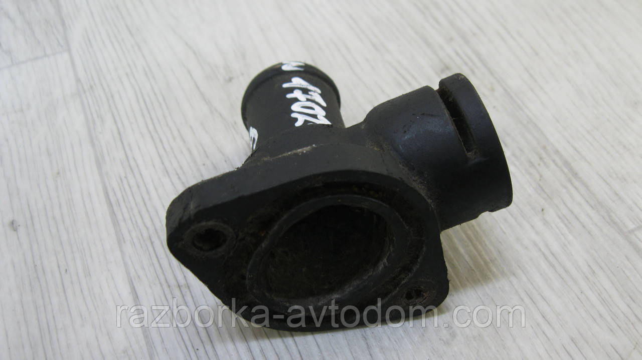 Фланець системи охолодження VW T3 (1979-1992), Golf 2 (1983-1992), Jetta 2 (1984-1992) OE: 068121145Q