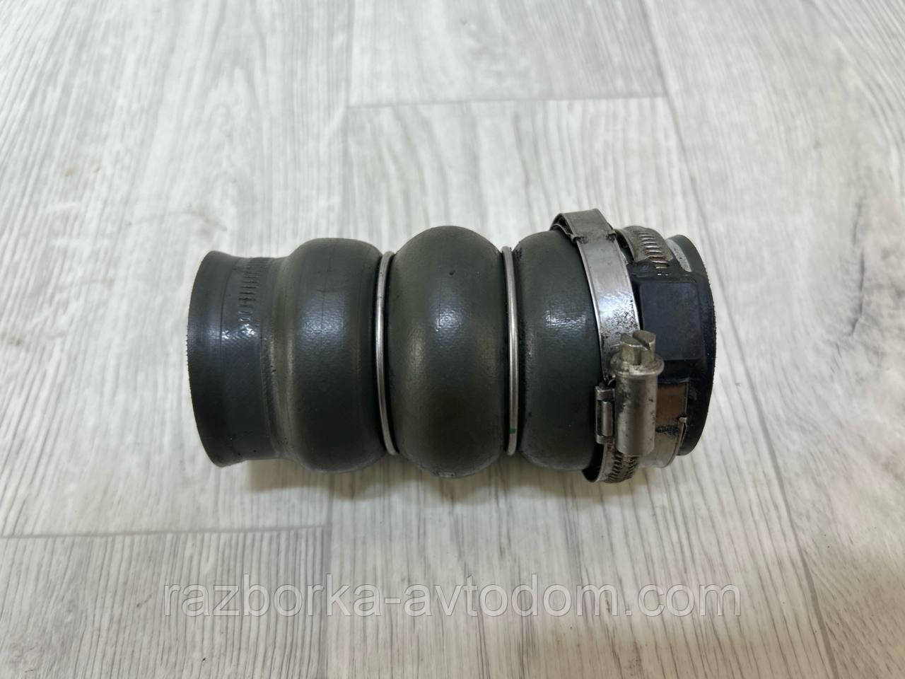 Патрубок/ трубка інтеркулера 1.6HDI Peugeot 308, parther, Berlingo, Scudo OE:9685598580