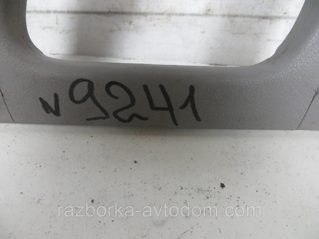 Задня права ручка салону стелі Mitsubishi Pajero Sport 1 (1997-2009) OE:MB692704