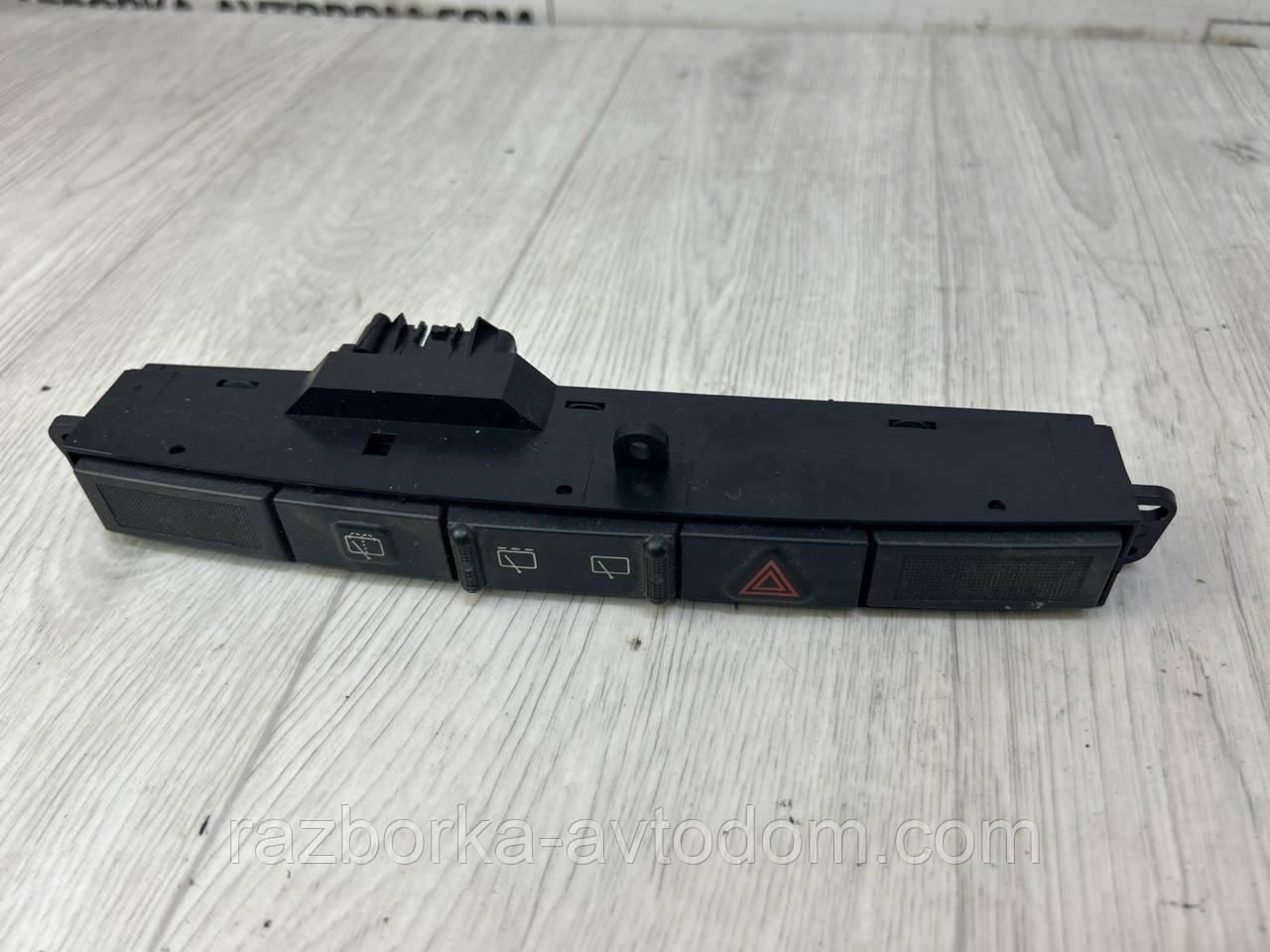 Кнопка аварійної пригоди, Блок кнопок у торпеду Chrysler Voyager (01-07) OE:04685925aa