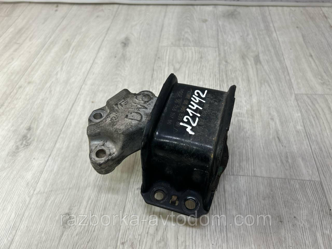 Подушка двигуна права 1.6HDI Peugeot 308 (07-), 307, 5008, 3008, PARTNER OE: 1807GF ДЕФЕКТ