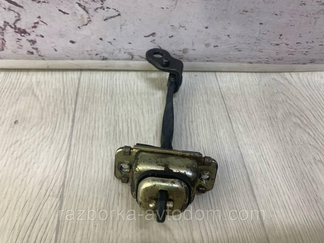 Обмежувач передніх правих дверей Daewoo Lanos / Sens OE:96259088