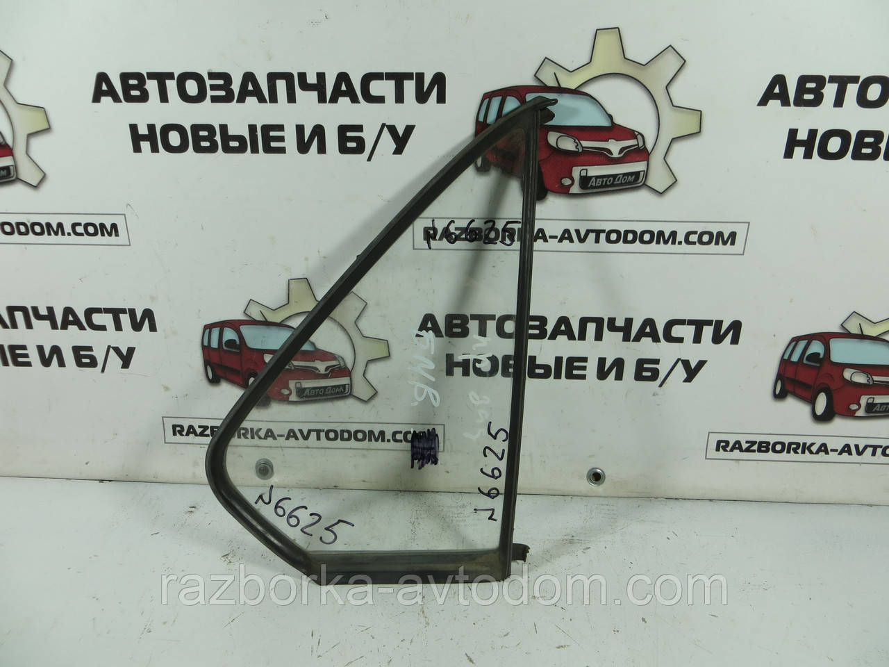 Скло заднього правого дверцята (форточка) BMW 5 E28 (1981-1987) ОЕ: 1879608 bmw