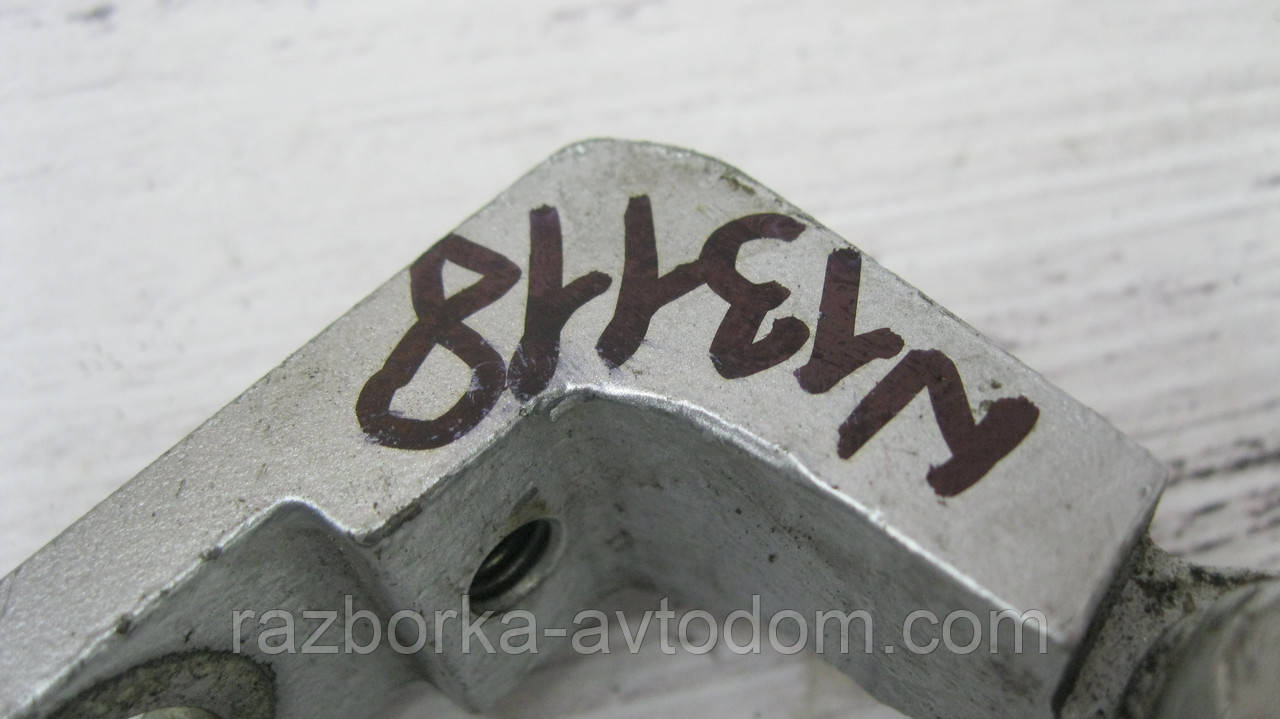 Петля дверей передньої правої верхня VW Touran (2003-2010) OE:6Q0831402B