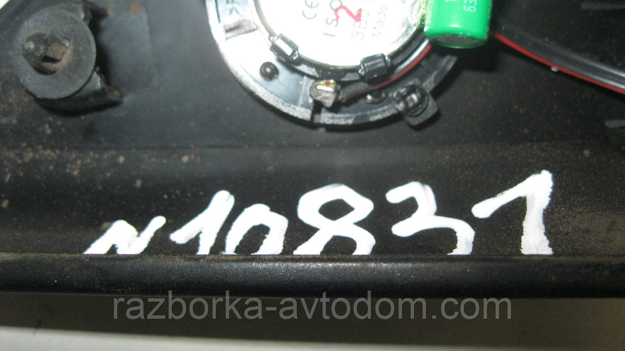 Накладка салону з динаміком передня права VW Passat B5 (1997-2000) OE:3B0837994
