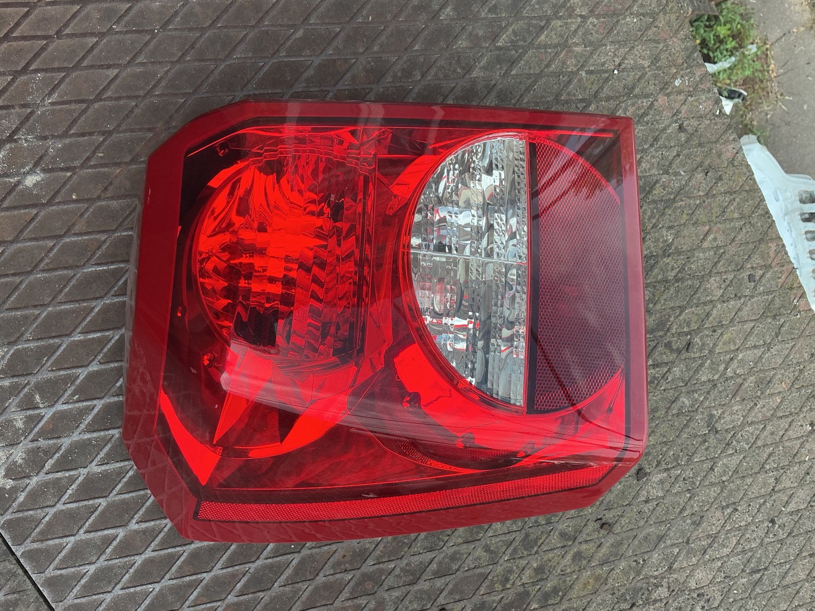 Ліхтар задній Dodge Caliber