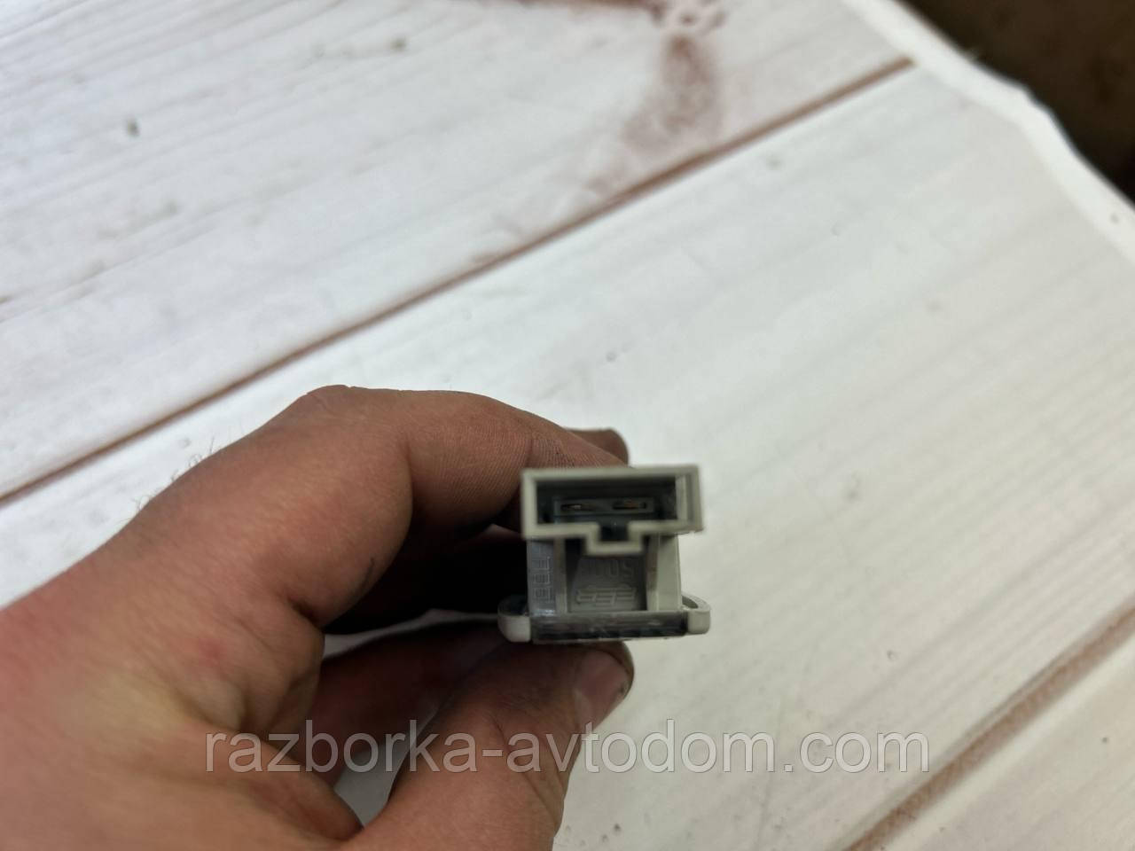 Плафон освітлення салону VW Passat B5, Golf 4, Transporter T5, T6, Skoda SuperB OE:3b0947113 фото 2