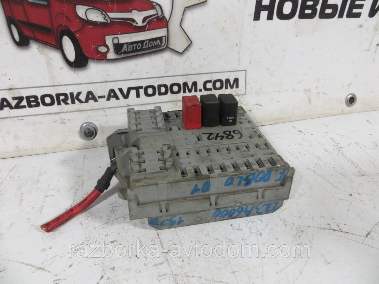 Блок запобіжників моторного відсіку FIAT DOBLO (2000-2009) ОЕ: 46752701