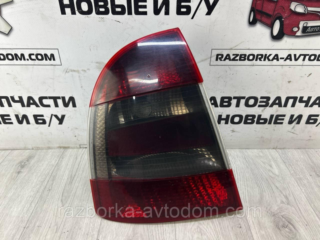 Ліхтар задній лівий Skoda Superb (02-08) OE:3u5945111