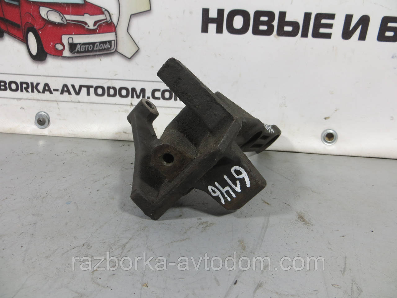 Кронштейн двигуна 2.0 16V Peugeot 307 (2001-2008) ОЕ: 5007372740