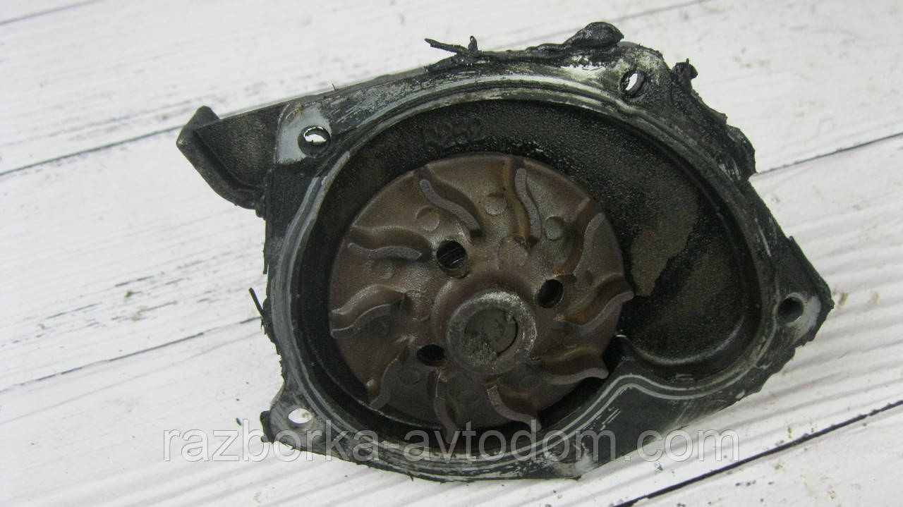 Помпа (водяний насос) Renault Laguna 2, Scenic 2, Clio 3, Kangoo, Trafic, Opel Vivaro 1.9 DCI OE: 7701472182