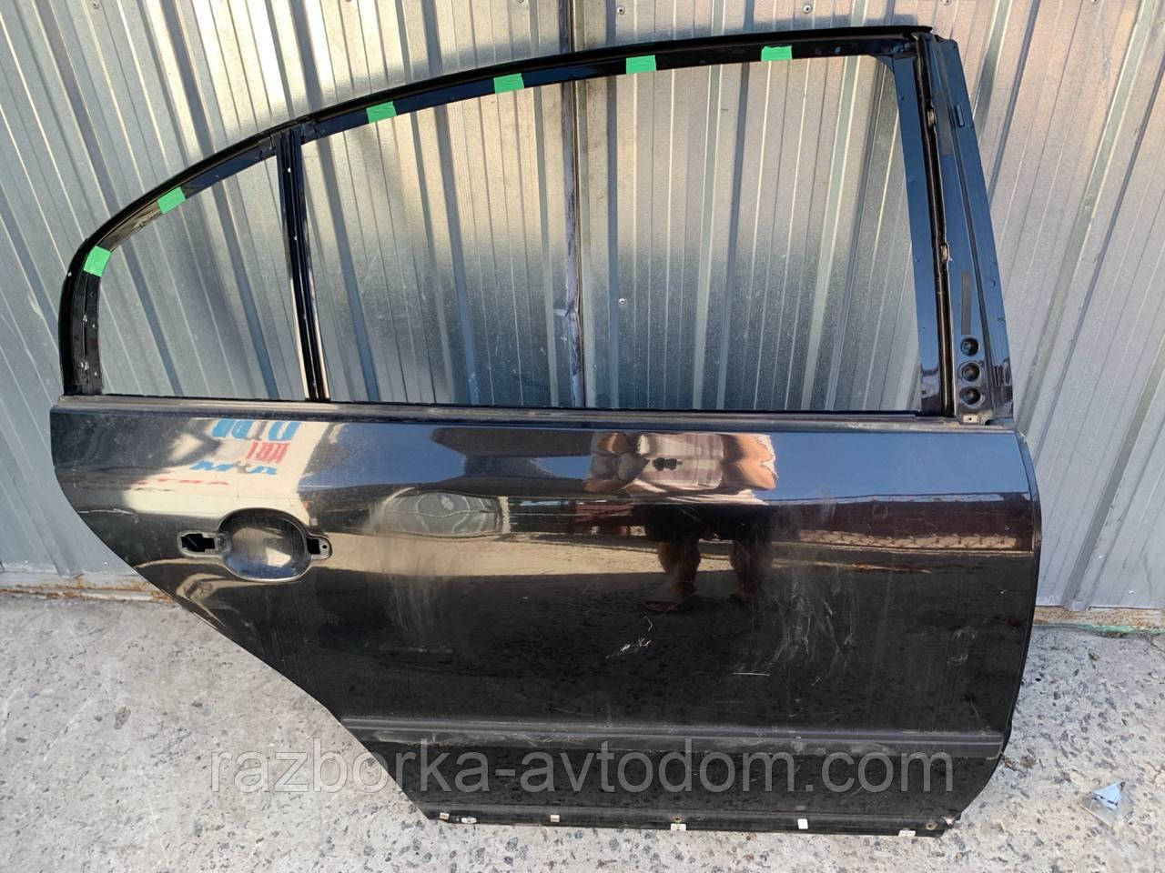 Двері задня права Skoda Superb (02-08) OE: 3U5833052B