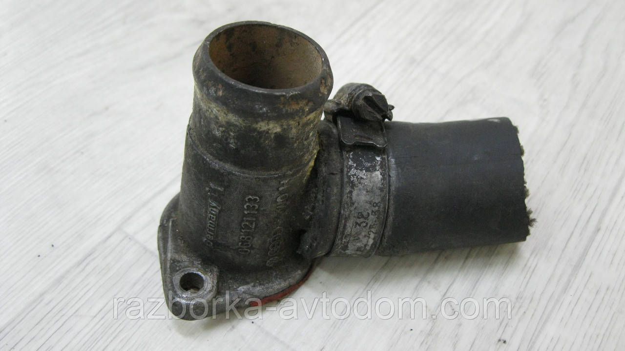 Фланець системи охолодження VW T4 (1990-2003), Golf 3 (1991-1998), Passat B3 (1988-1993) OE: 068121132, 068121133AB