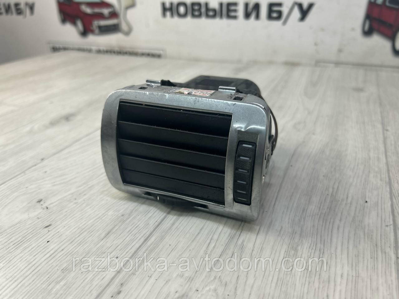 Дефлектор (повітря) торпеди лівий Skoda Superb 1 (02-08) OE:3u0819701g