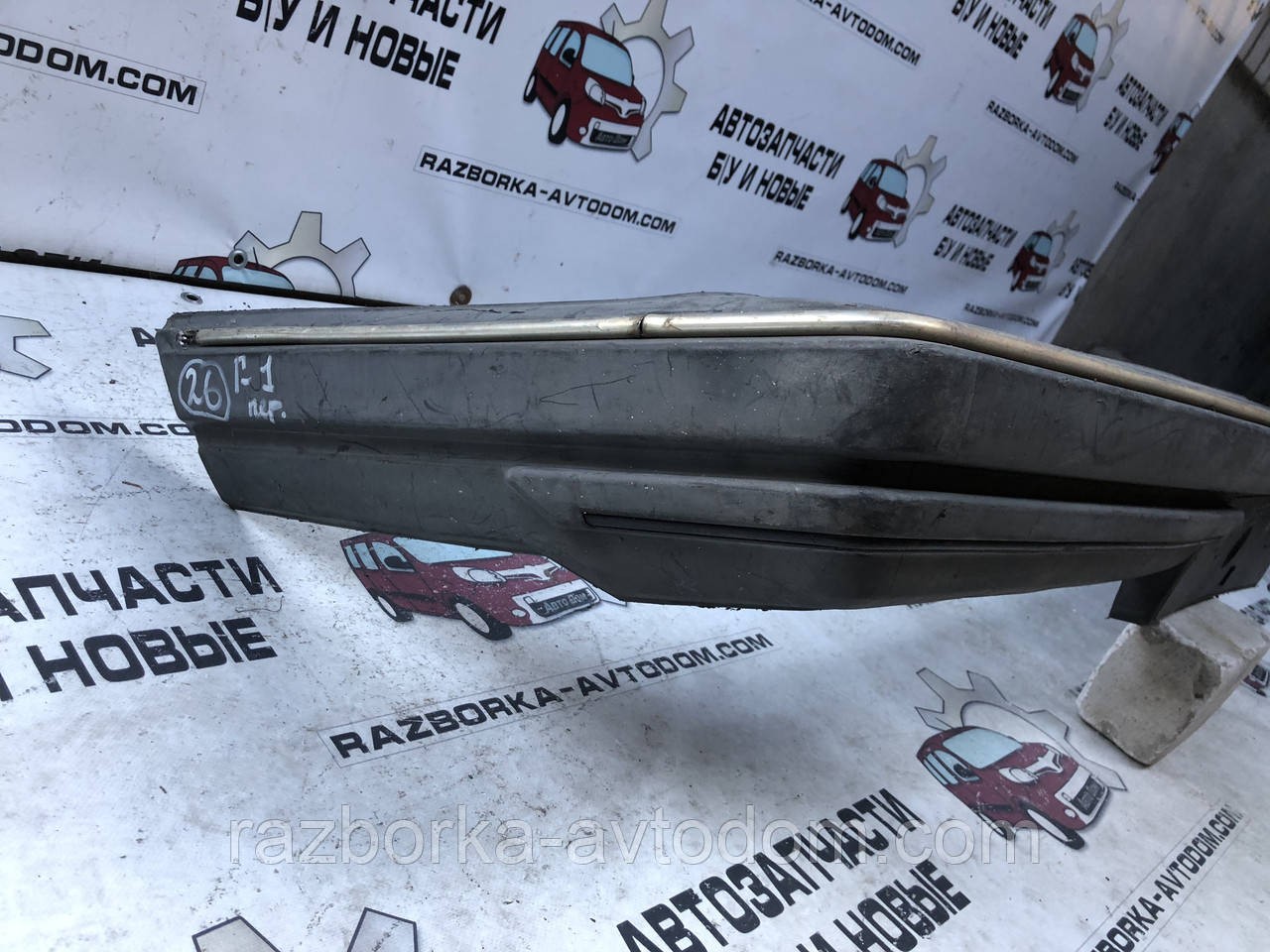 Бампер передній VW Santana B2 (81-84) OEM 325807221