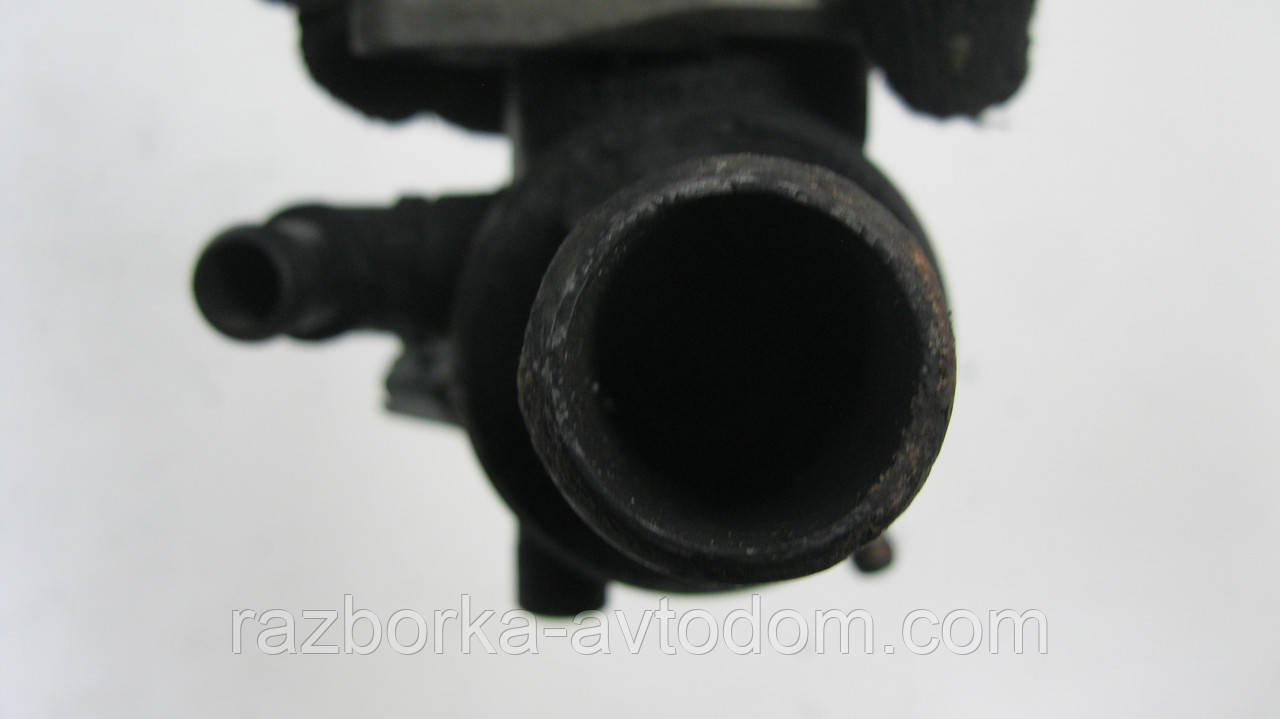 Корпус термостата Opel Corsa C (2000-2012), Combo (2001-2011) Agila, Meriva 1,3CDTI OE:93177343