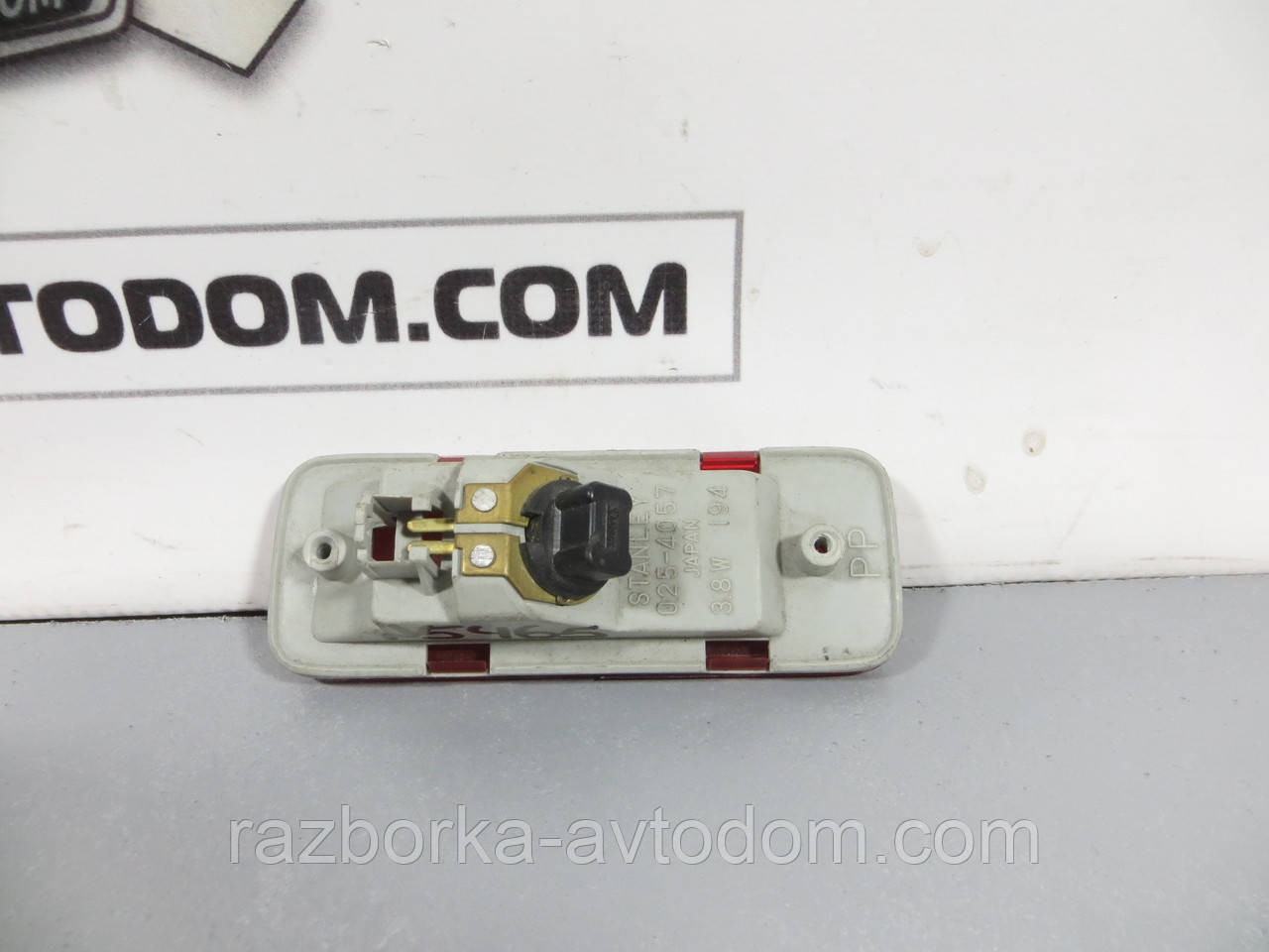 Плафон/ліхтар підсвітки дверцят правої Mazda 626 GD / GV (1987-1997) ОЕ: stanley 025-4057