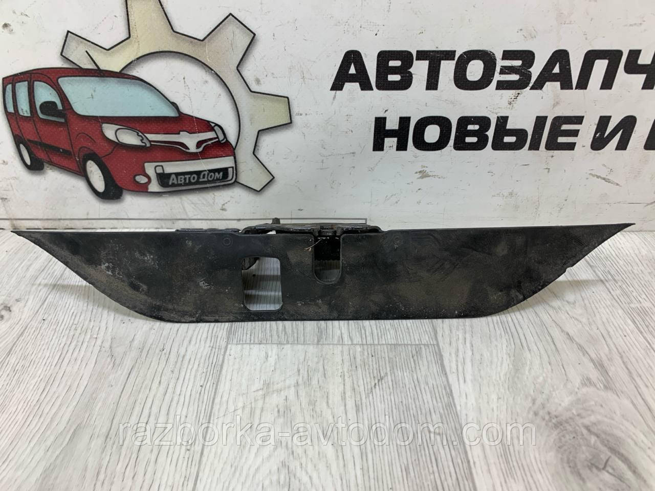 Замок капота (молдінг) Skoda Superb (02-08) OE: 3B0823603