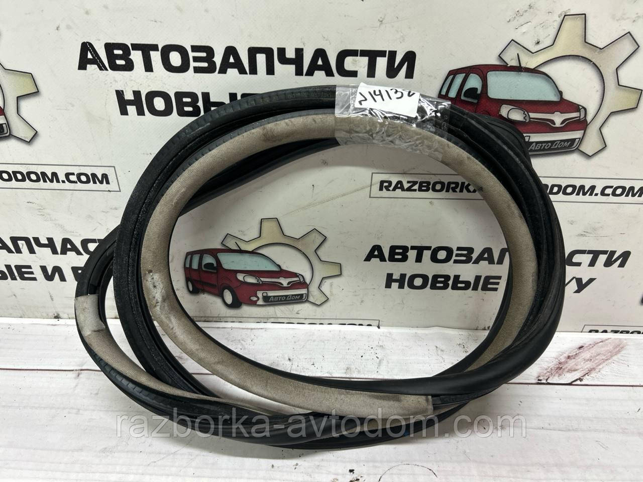 Щільна гумка дверей передньої правої VW Passat B5 (96-00) OE: 3B0867366F FKM, 3B0867366F