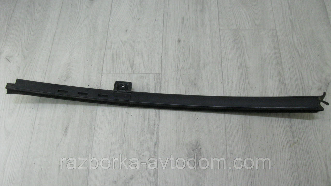 Напрямна скла дверей задньої лівої хетчбек Opel Astra H (2005-2015) OE:24468342, 13124161