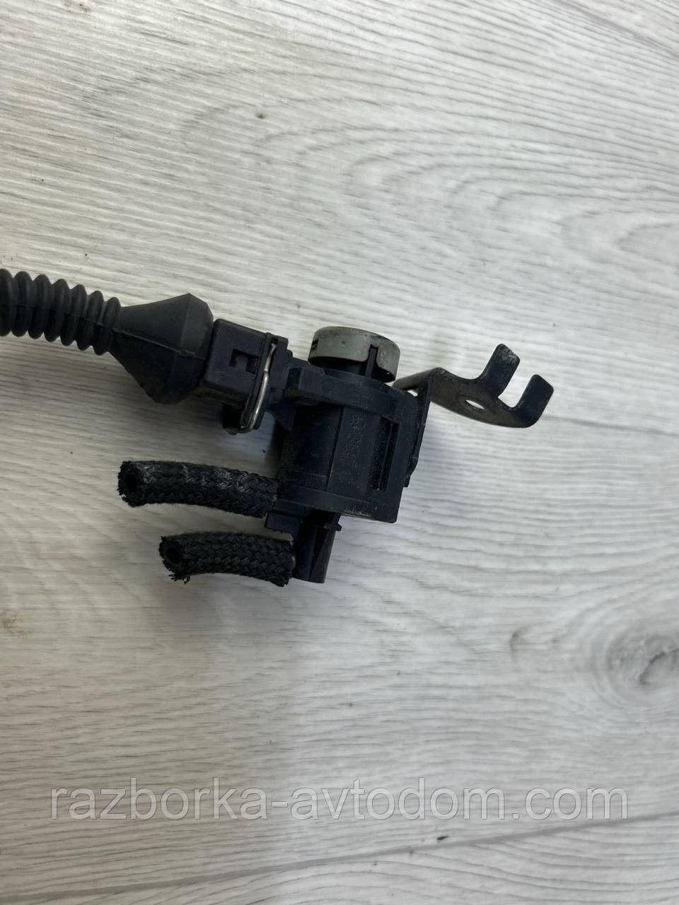 Клапан/соленоїд регулювання заслінки EGR (турбіни) 1,9TD, 2.5TD VW Passat B5, Audi A4 B5 OE: 1j0906283a