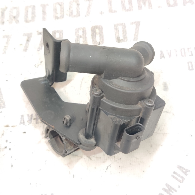 Помпа Audi A4 B8 (07-15) 2.0 Дизель 03L965561