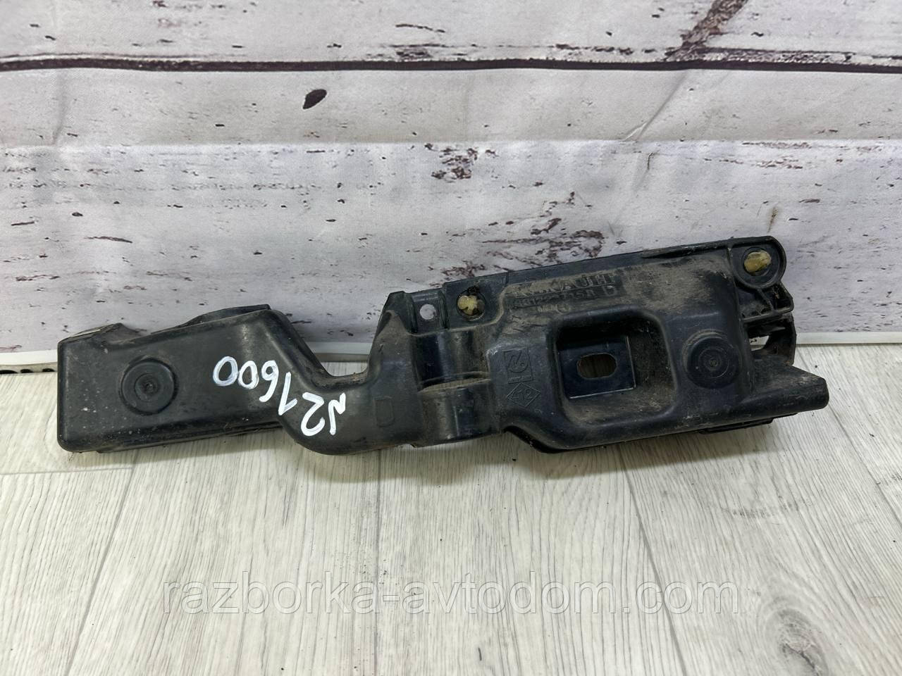 Кронштейн, кріплення, напрямна крила переднього правого Renault Scenic 3 OE:631223715R