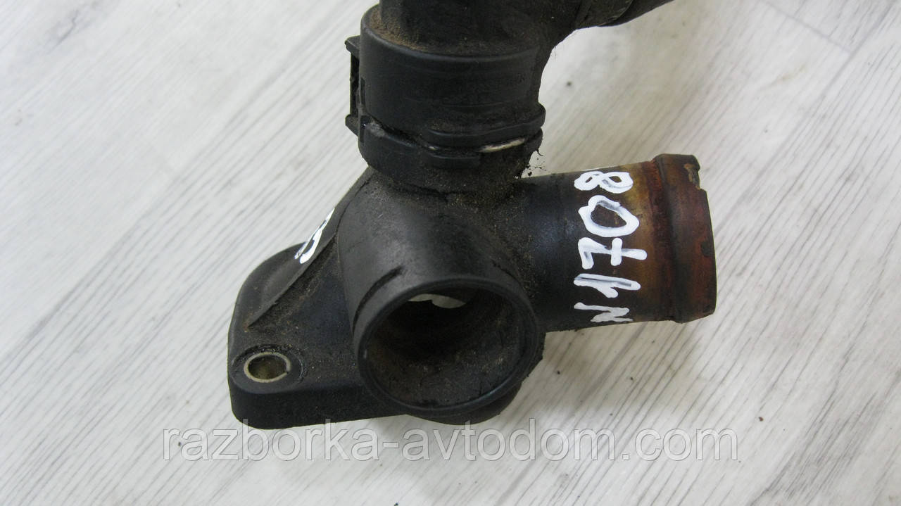 Фланець системи охолодження VW Passat B5 (1996-2006), Audi A4 B5 (2000-2005) OE: 06B121133A