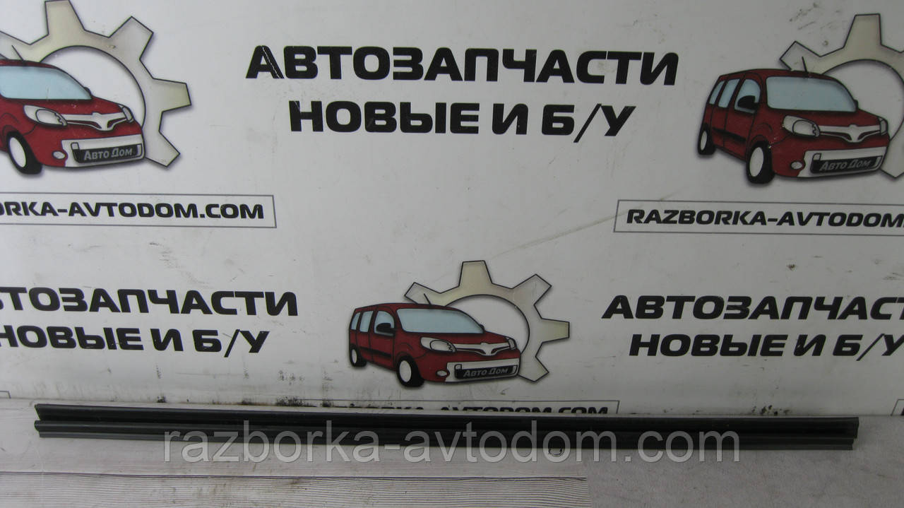 Ущільнювач скла дверей передньої лівої (внутрішні) VW Touran (2003-2010) OE:1T0837471, 1T0837471B