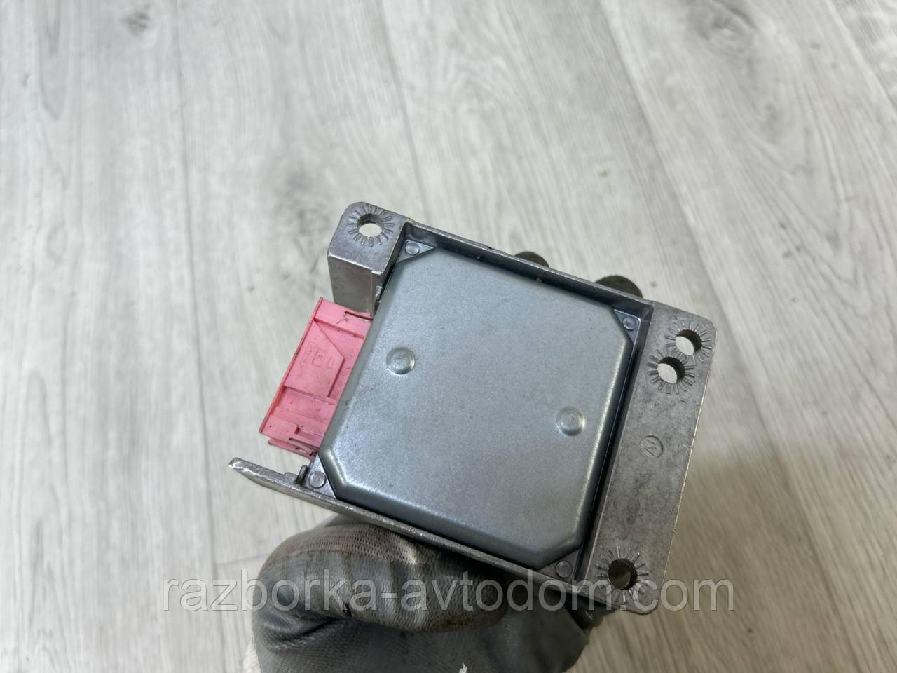 Блок керування Airbag Opel Omega B (93-99) OE:90492467