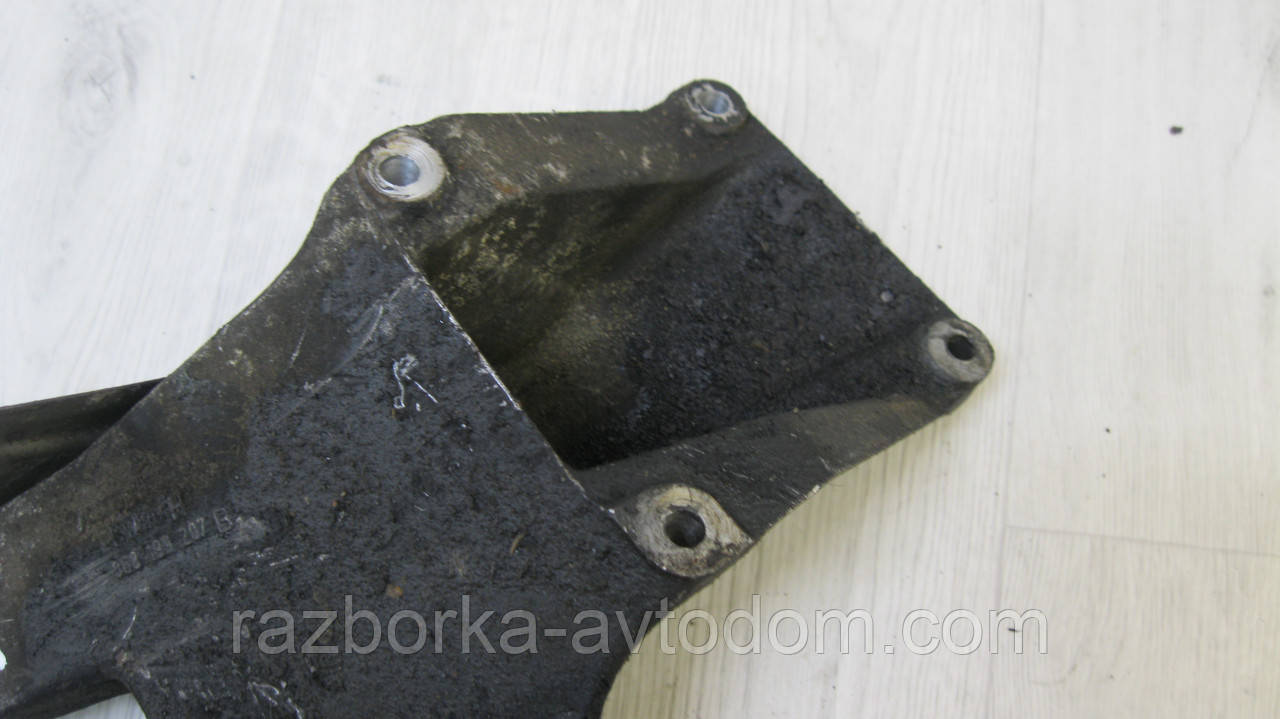 Кронштейн двигуна VW Transporter T3 (1979-1992) OE: 068199207B