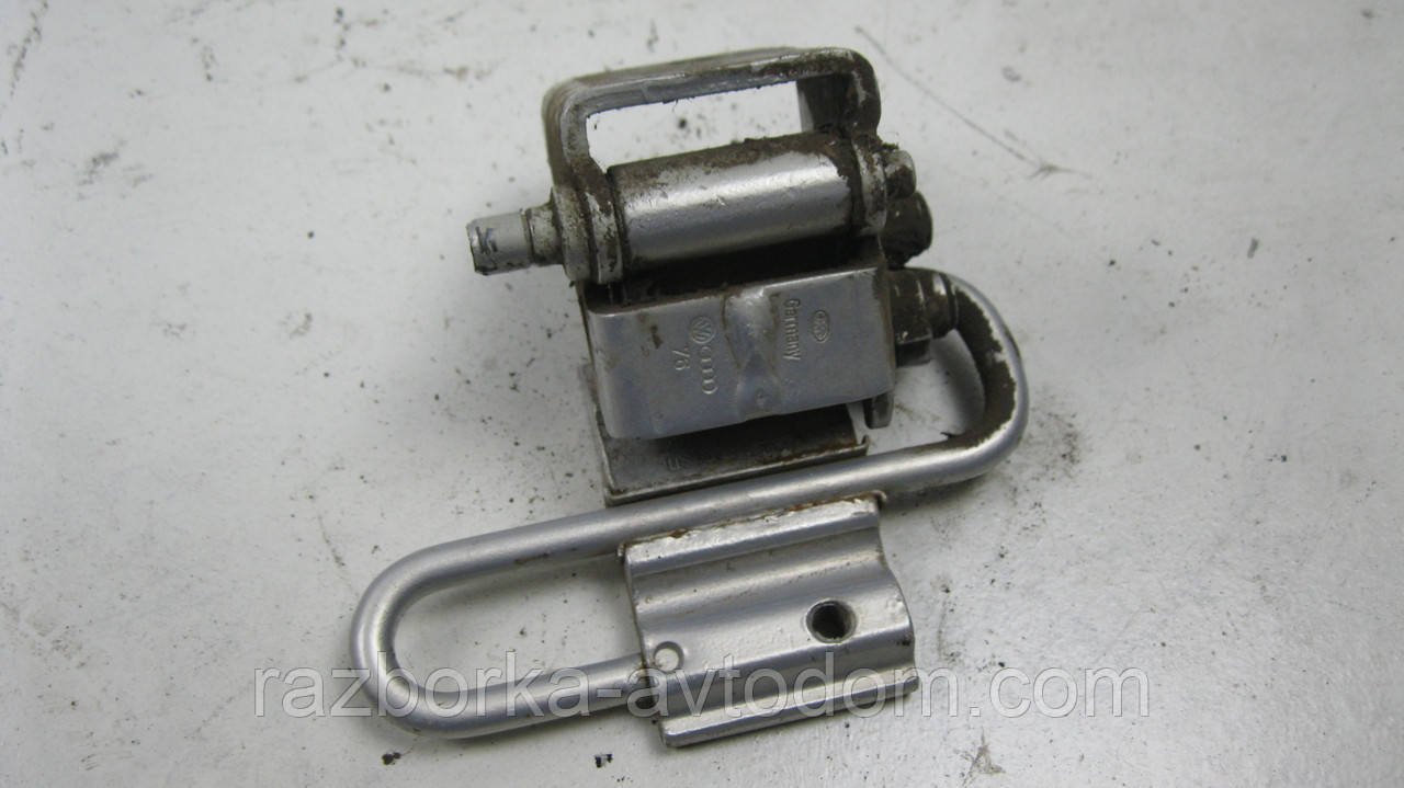 Петля задньої лівої двері VW Passat B5 (1997-2000), Audi 80 B3 (1986-1991  OE:3B4833411B