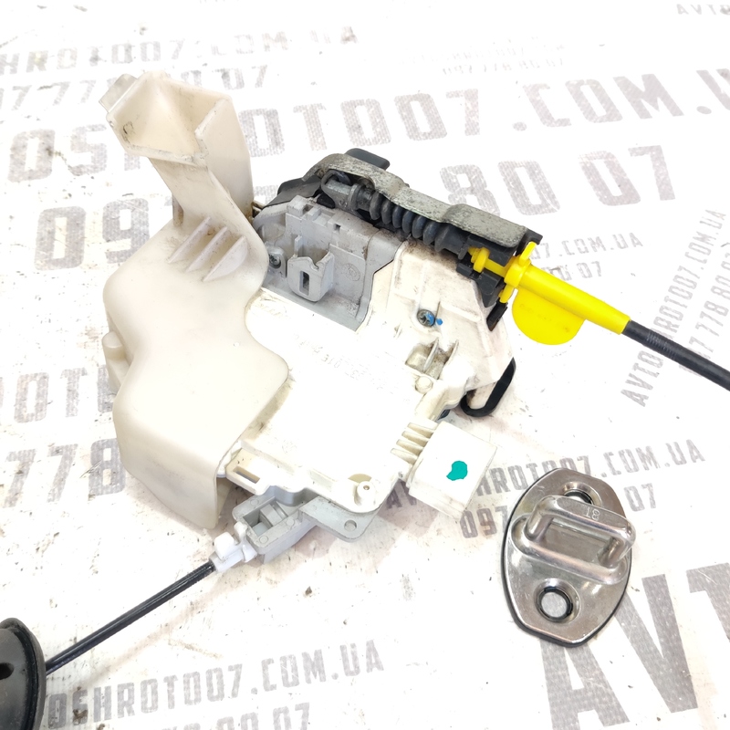 Замок дверей передній лівий Audi A4 B8 (07-15) 2.0 дизель