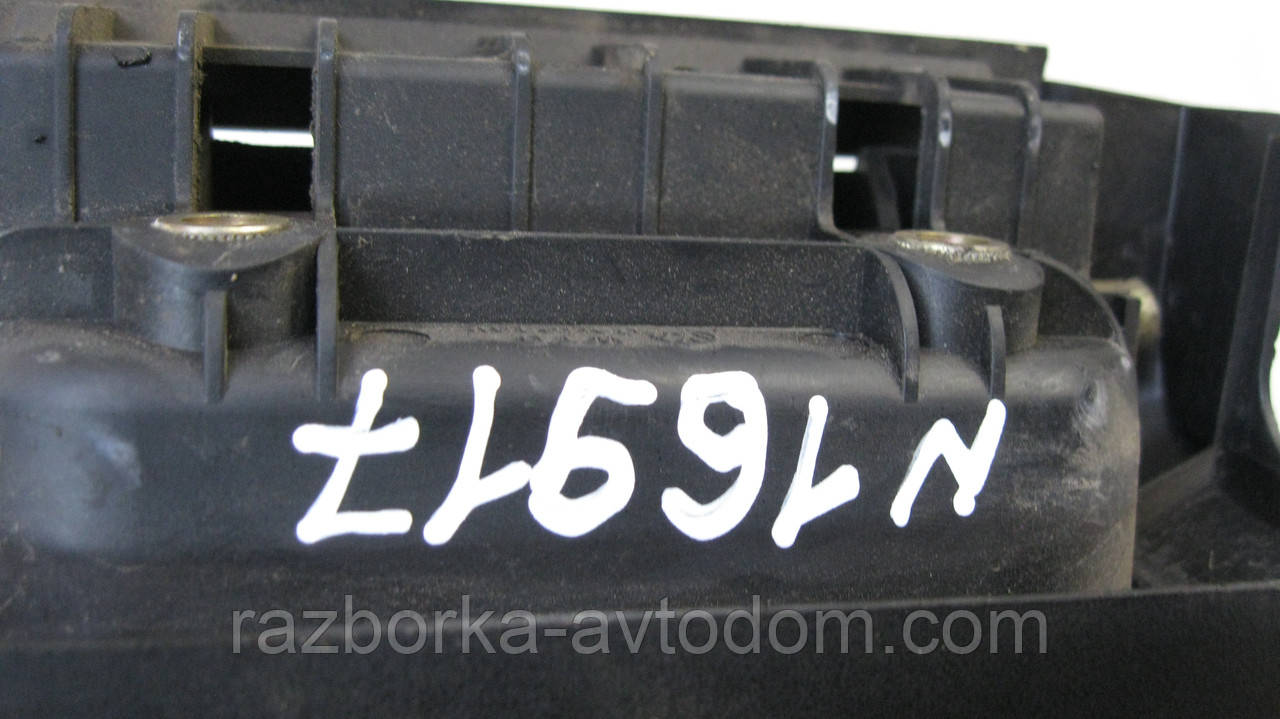 Ручка дверей передньої правої внутрішньої VW T4 (1990-2003) OE: 701843642A